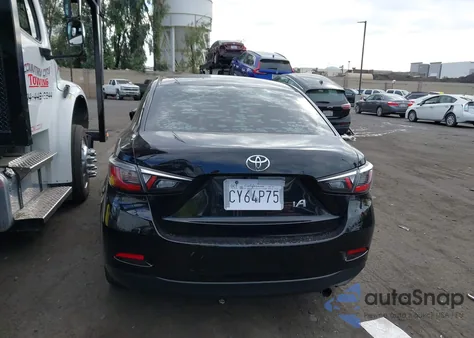 2018 Toyota Yaris Ia из США, поврежденный, VIN 3MYDLBYV5JY315860